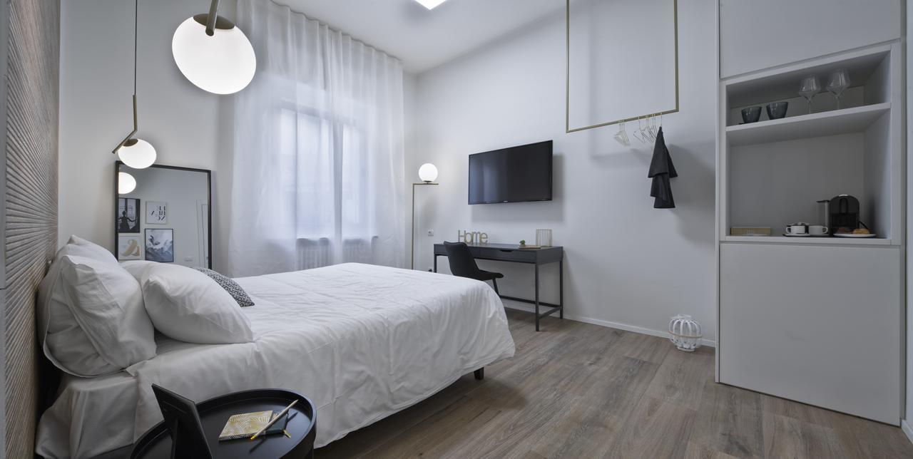 Suite Vogue Espresso Voghera Bagian luar foto